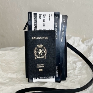 Balenciaga 발렌시아가 2024 여권지갑 20CM