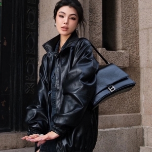 Balenciaga 발렌시아가 2024 크러쉬 체인백 / 31CM