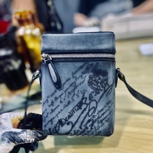 BUT社 벨루티 2023 크로스백 18CM