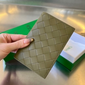 Bottega Veneta 보테가 베네타 2023 여권지갑 14cm (12월)