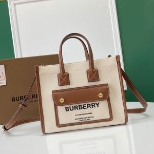 Burberry 버버리 2023 미니 프레야 토트백 (악세사리 불포함) 23CM