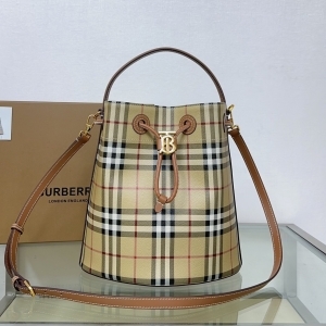 Burberry 버버리 2023 미니 TB 버킷백 26CM