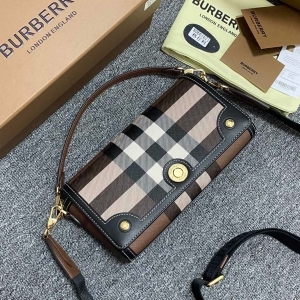 Burberry 버버리 2023 탑 핸들 노트백 24CM