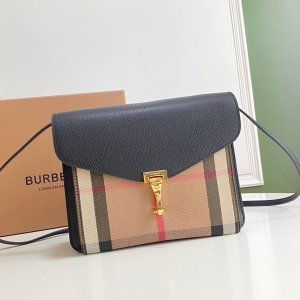 Burberry 버버리 2023 하우스 체크 크로스백 24CM