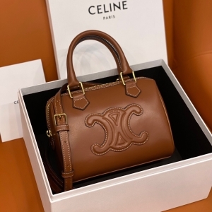 Celine 셀린느 2023 퀴르 트리옹프 스몰 보스턴 197583 19.5CM