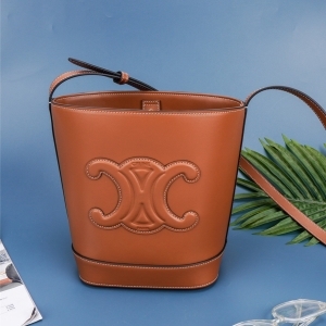 Celine 셀린느 2023 퀴르 트리옹프 스몰 버킷백 22CM