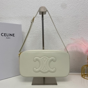 Celine 셀린느 2023 퀴르 카메라 숄더백 198182 26CM