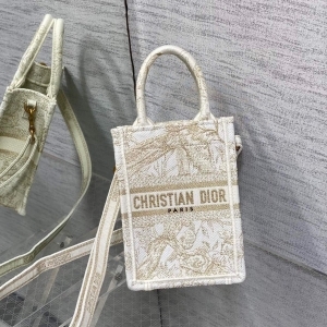 DIOR 디올 2023 자수 미니 북 토트 폰백 18cm