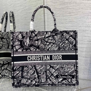 DIOR 디올 2023 자수 북 토트백 41CM