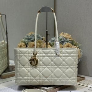 Dior 디올 2024 뚜주흐백 37CM