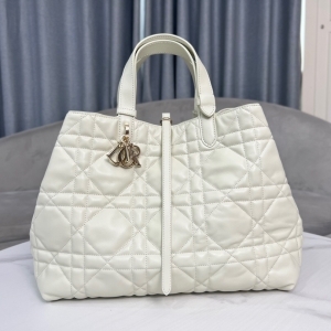 Dior 디올 2023 뚜주흐백 37CM