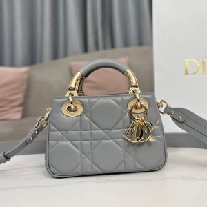 Dior 디올 2023 LADY 95.22 백 19CM