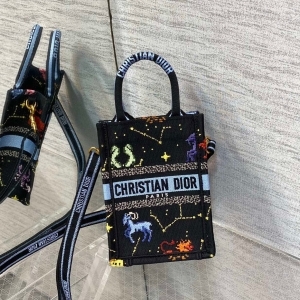 Dior 디올 2023 북 토트 미니 휴대폰백 18cm