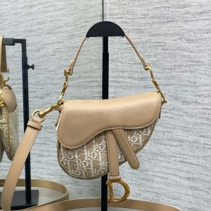 Dior 디올 2025 새들 미니 스트랩 소프트백 21CM