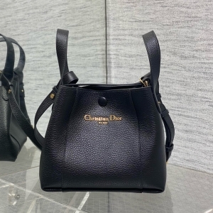 Dior 디올 2025 시그니처 버킷백 21CM