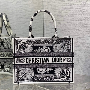 Dior 디올 2023 자수 북 토트백 36CM