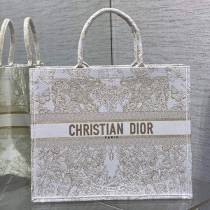 Dior 디올 2023 자수 북 토트백 41CM