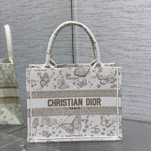 Dior 디올 2023 자수 북 토트백 26CM