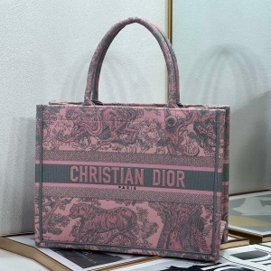 Dior 디올 2023 자수 북 토트백 / / 41CM