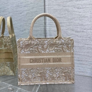Dior 디올 2023 자수 북 토트백 26cm