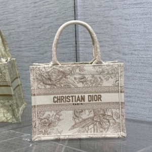 Dior 디올 2023 자수 북 토트백 26.5CM