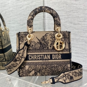 Dior 디올 2023 자수 레이디 D-LITE 미듐 24CM