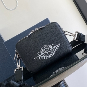 Dior 디올 2024 크로스백 17CM