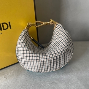 FENDI 펜디 2023 나노 그래피 16.5cm