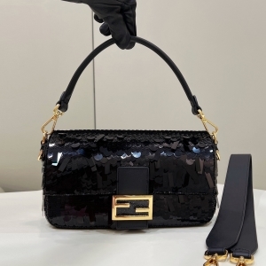 FENDI 펜디 2023 바게트 숄더백 27cm