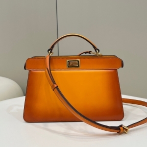 FENDI 펜디 2023 피카부 아이씨유백 29CM