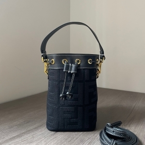Fendi 펜디 2023 몬트레조 버킷백 18CM