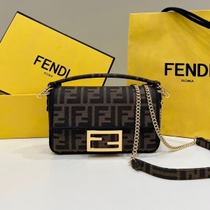 Fendi 펜디 2023 미니 바게트백 18cm