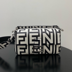 Fendi 펜디 2023 바게트 숄더백 27cm