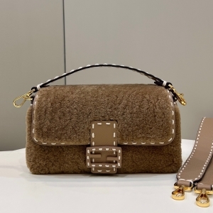 Fendi 펜디 2023 바게트 숄더백 27CM