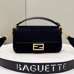 Fendi 펜디 2023 바게트 숄더백 28CM