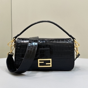 Fendi 펜디 2023 바게트 숄더백 27CM