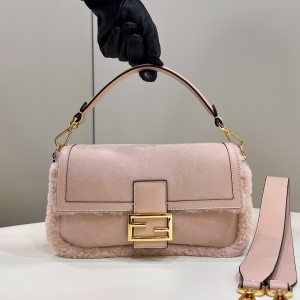 Fendi 펜디 2023 바게트 숄더백 28CM