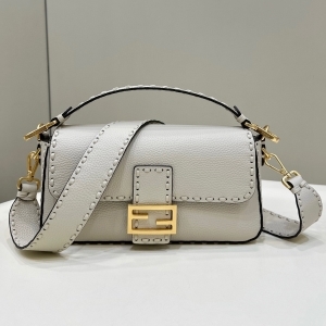 Fendi 펜디 2023 바게트 숄더백 28CM