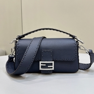Fendi 펜디 2023 바게트 숄더백 28CM