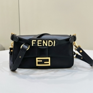 Fendi 펜디 2023 바게트 숄더백 27CM