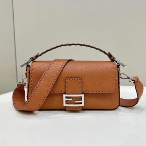 Fendi 펜디 2024 바게트 숄더백 28CM