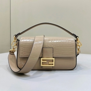 Fendi 펜디 2024 바게트 숄더백 27CM