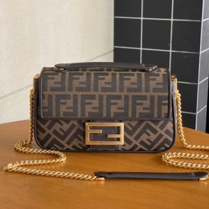 Fendi 펜디 2023 바게트 숄더백 24CM