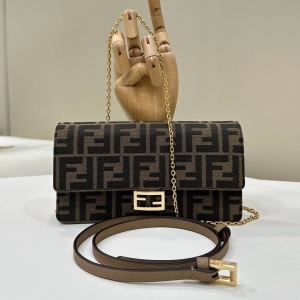 Fendi 펜디 2024 바게트 체인백 21CM