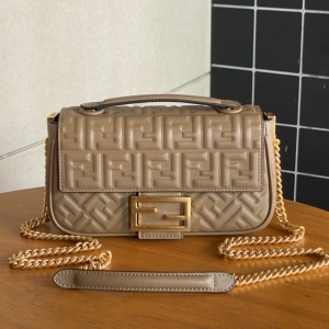 Fendi 펜디 2023 바게트 숄더백 24CM