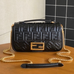 Fendi 펜디 2023 바게트 숄더백 24CM
