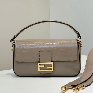 Fendi 펜디 2024 바게트 숄더백 27CM