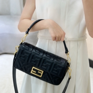 Fendi 펜디 2024 바게트 숄더백 27CM