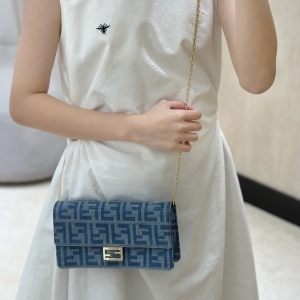 Fendi 펜디 2024 바게트 체인백 21CM