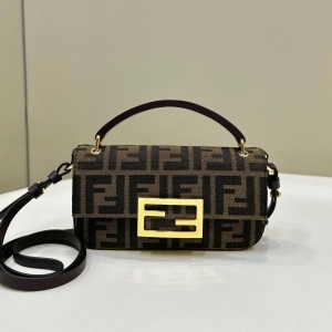 Fendi 펜디 2023 바게트 폰 파우치 18.5cm